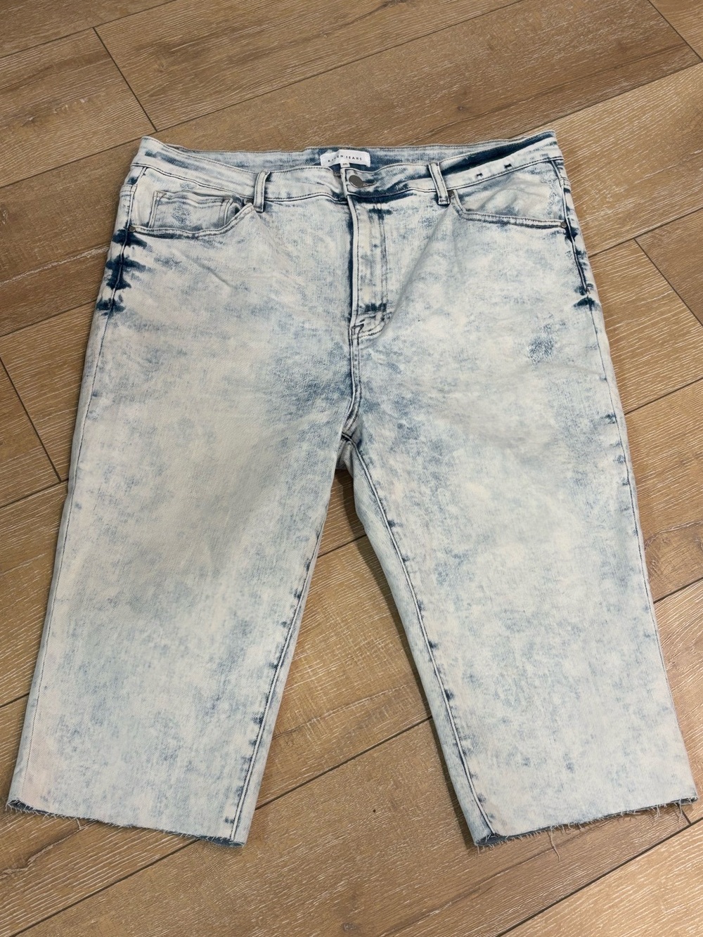 Risen Jeans 3XL Light Wash Acid Wash Cropped Straight Leg Raw Hem Stretch Denim